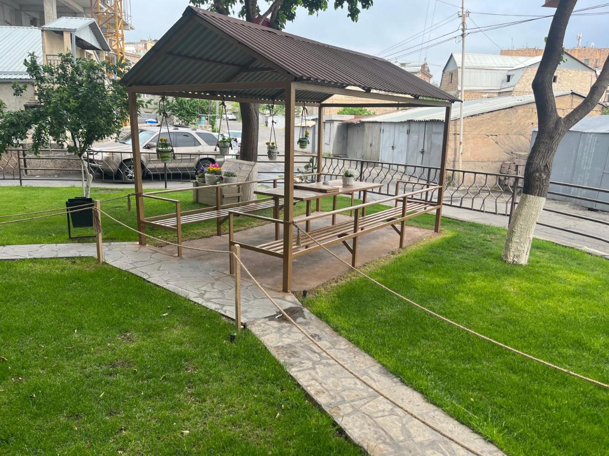 Auberge de jeunesse Street51 à Erévan Extérieur photo